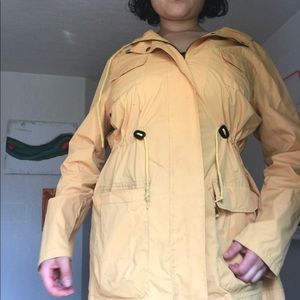PERFECT YELLOW RAINCOAT